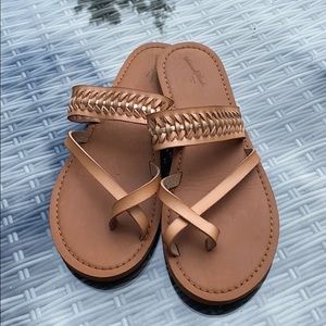 Universal Thread Sandals